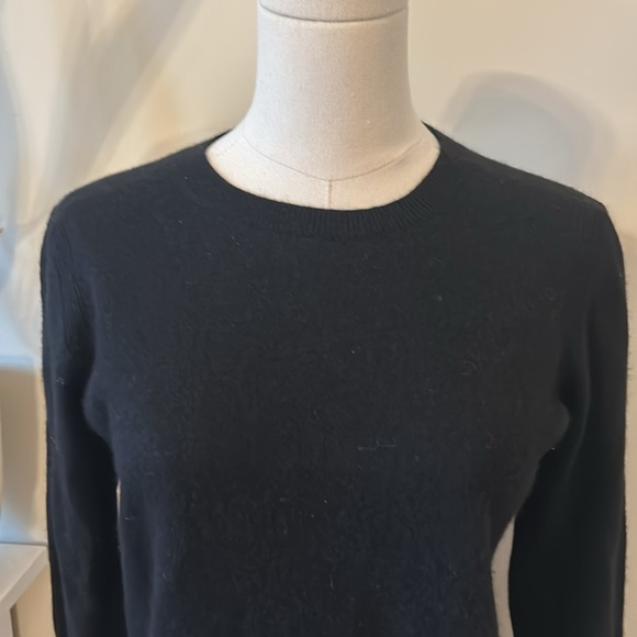 Banana Republic Black, Marino wool sweater size medium boat neck - Picture 5 of 8